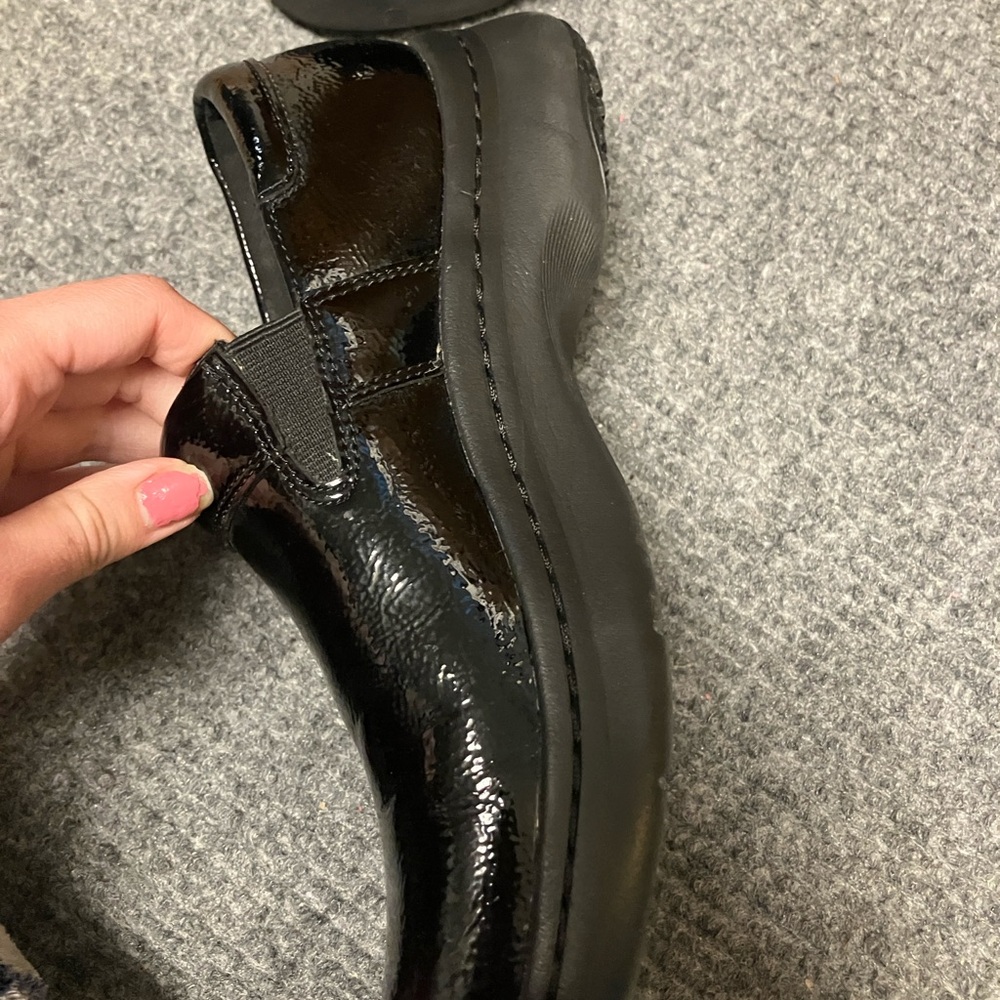Clarks Womens Size 8 Shiny Black Loafers - Picture 3 of 11